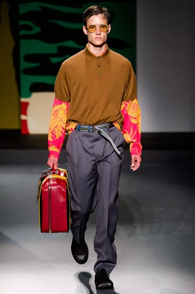 Look 18